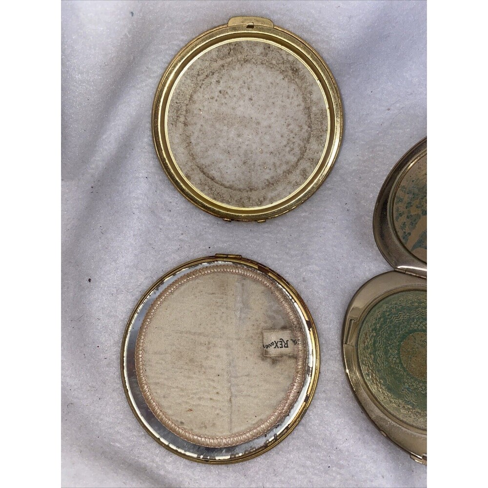 Vintage Compact Powder & Mirror Round Gold Tone Floral Heart Pilcher Make Up - Picture 6 of 8